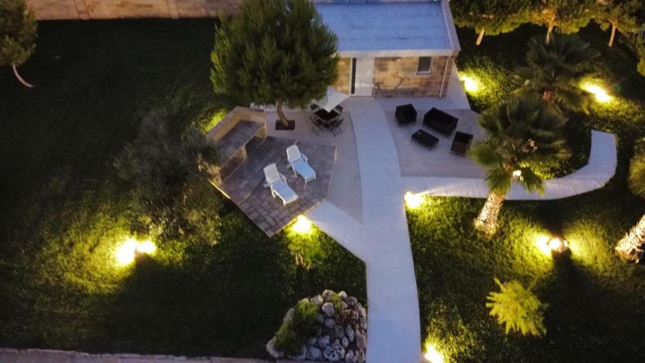 Willa Il Giardino Deluxe Lizzanello Zewnętrze zdjęcie